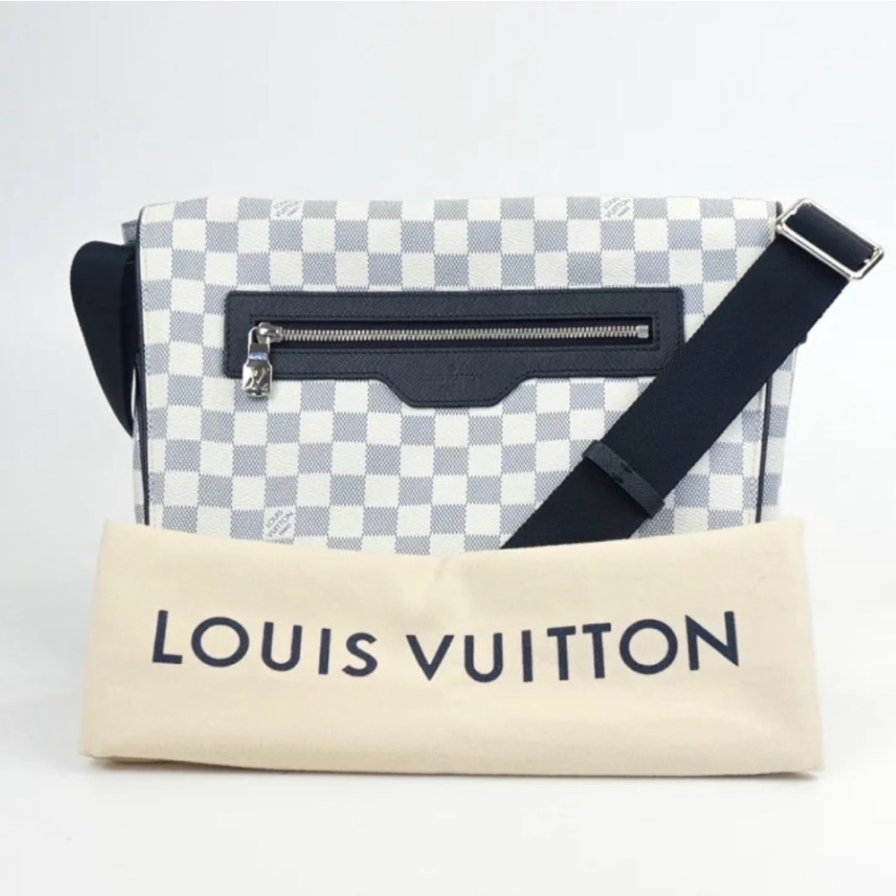 NWOT Louis Vuitton Messenger Bag